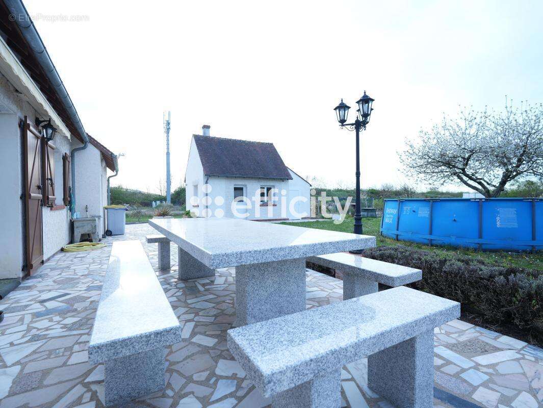 Maison à SAINT-PRYVE-SAINT-MESMIN