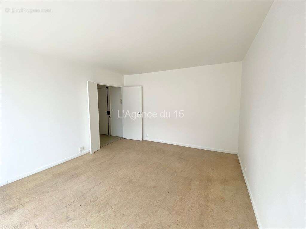 Appartement à PARIS-15E