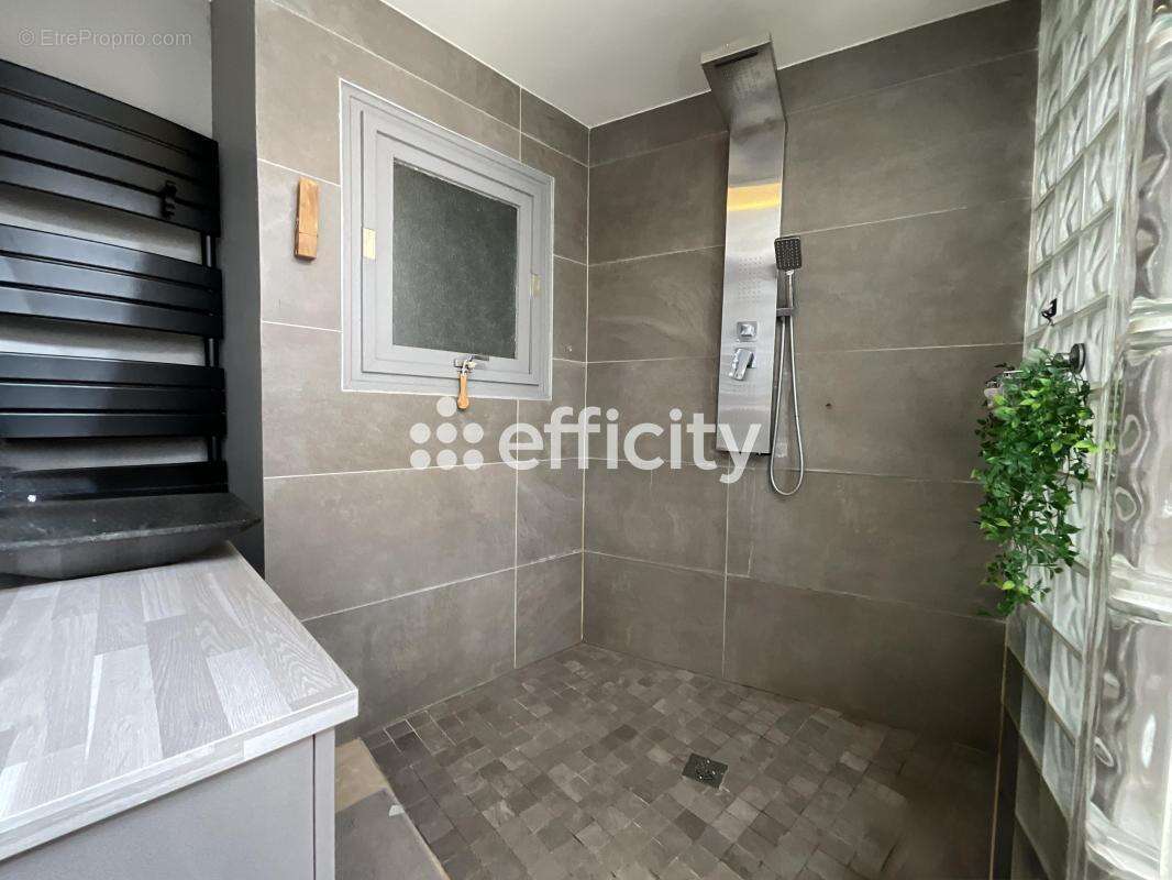 Appartement à PRIVAS
