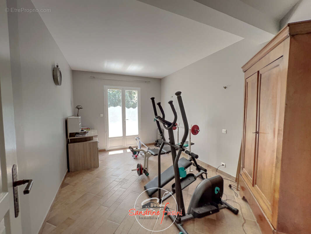 Villa 5 pieces avec piscine et garage - photo 11