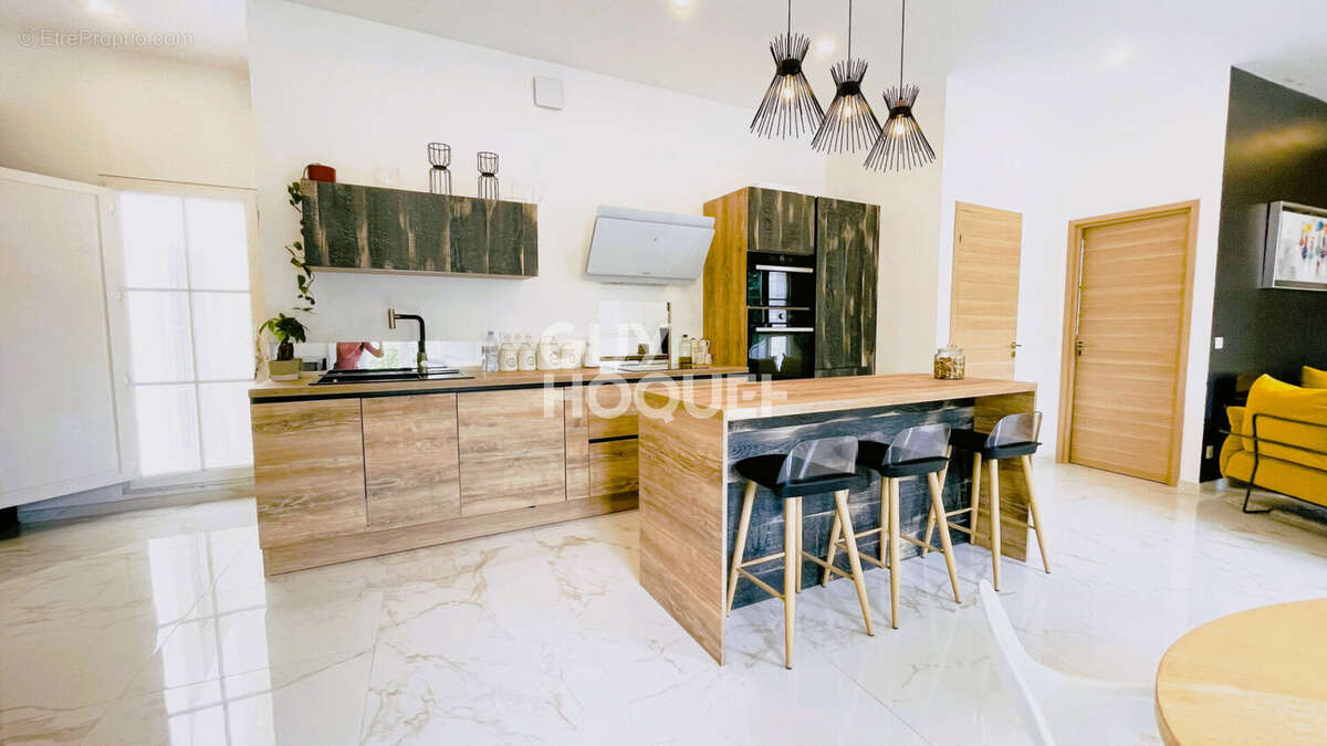 Appartement à FONTAINE-DE-VAUCLUSE