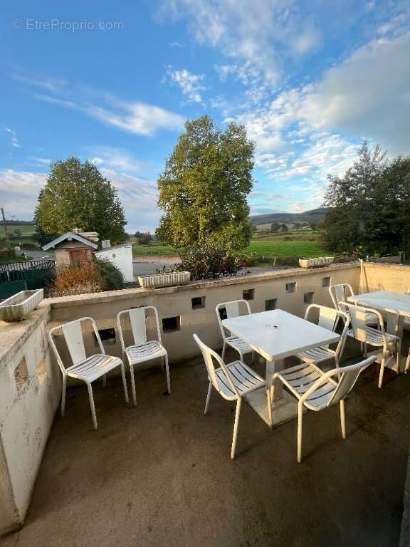 Appartement à SAINT-SYMPHORIEN-DE-MARMAGNE