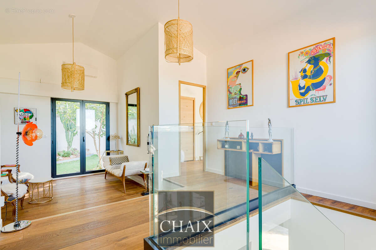 Belle contemporaine avec vue mer - appartement indépendant- piscine - garage - photo 12