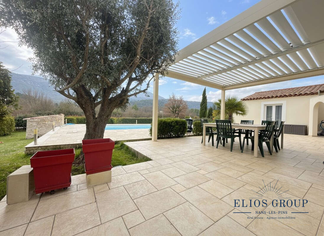 Maison 140 m² à Nans-Les-Pins  - photo 3