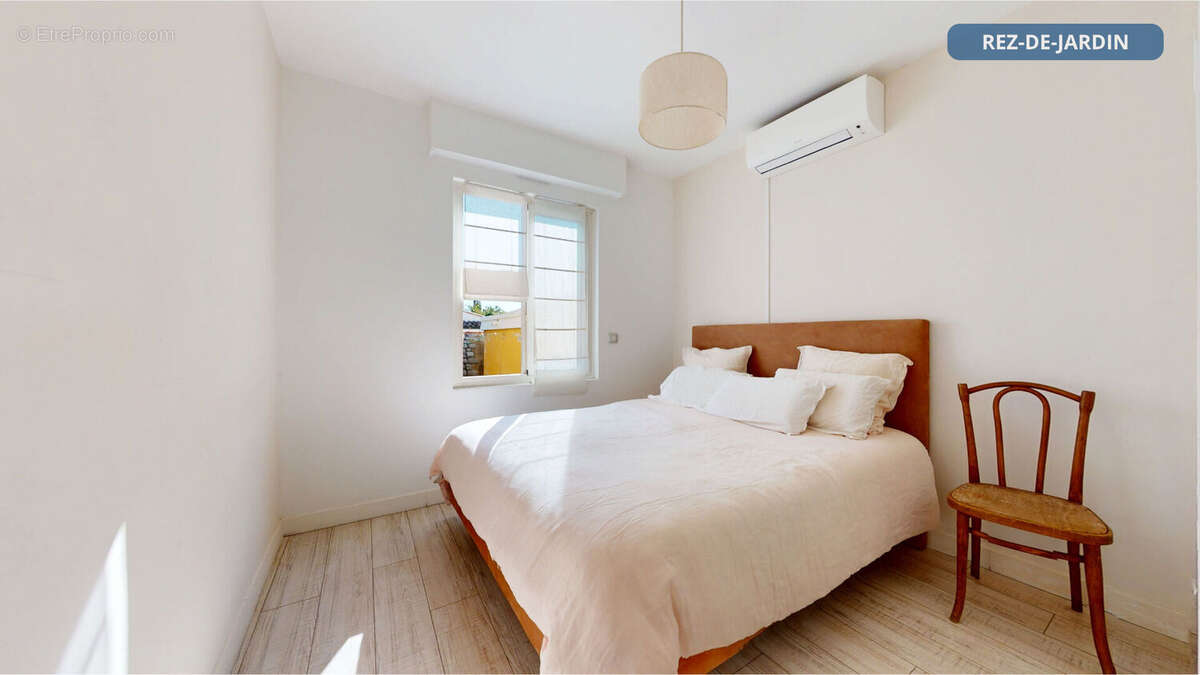 Villeneuve-Loubet, à deux pas du littoral, maison individuelle divisée en 2 beaux appartements - photo 15