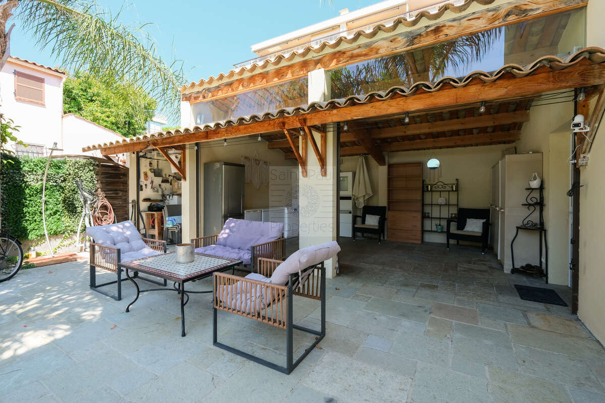 CHARME et CALME ABSOLU - MAISON 156m2 - Saint-Laurent-du-Var - photo 10