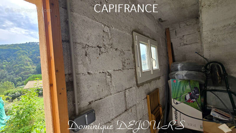 Maison à SAINT-SAUVEUR-DE-MONTAGUT