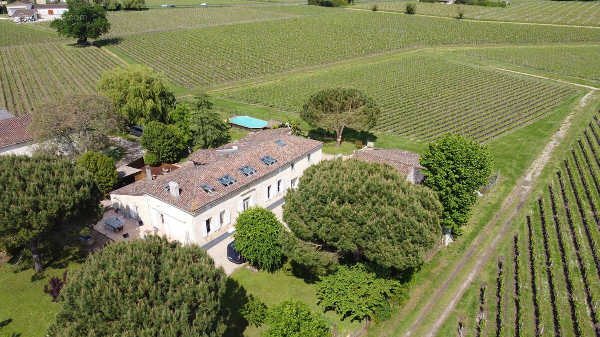 Maison à SAINT-EMILION