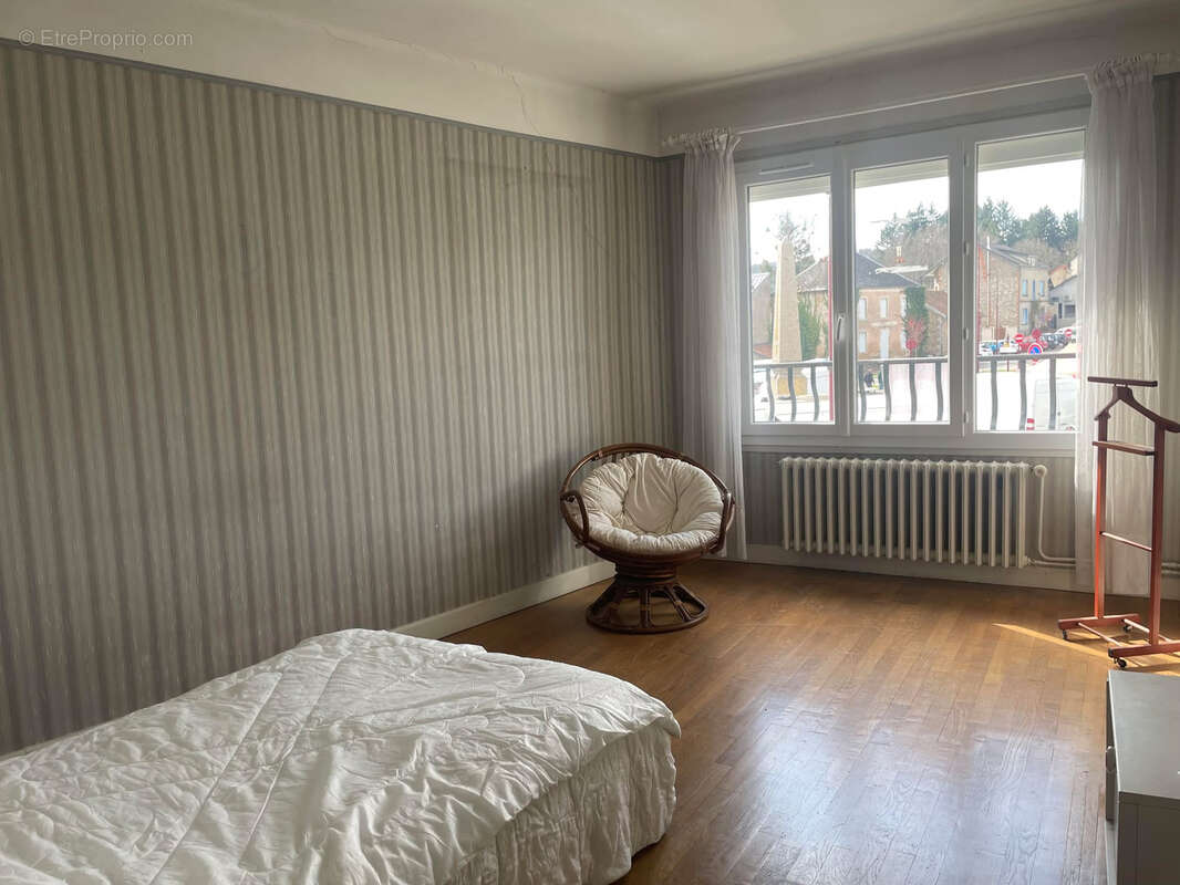 Maison à LE MAYET-DE-MONTAGNE