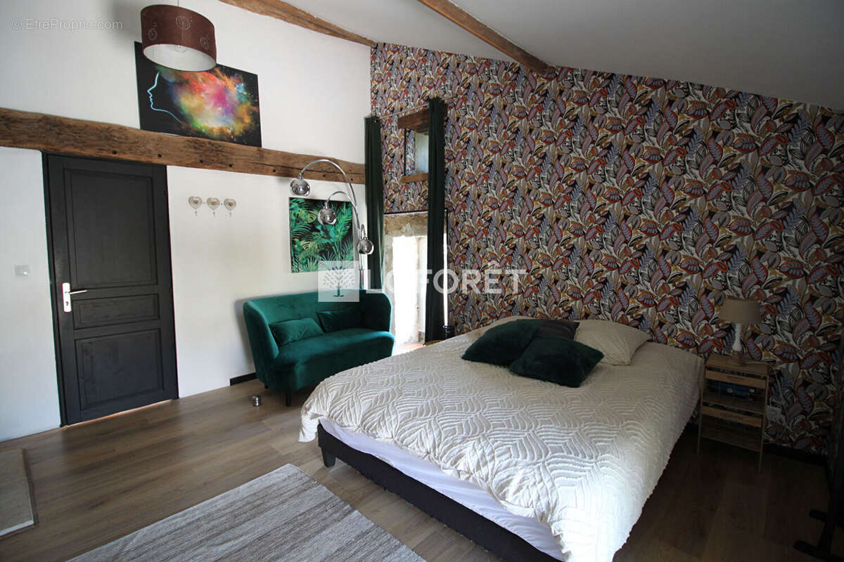 Maison à PAUSSAC-ET-SAINT-VIVIEN