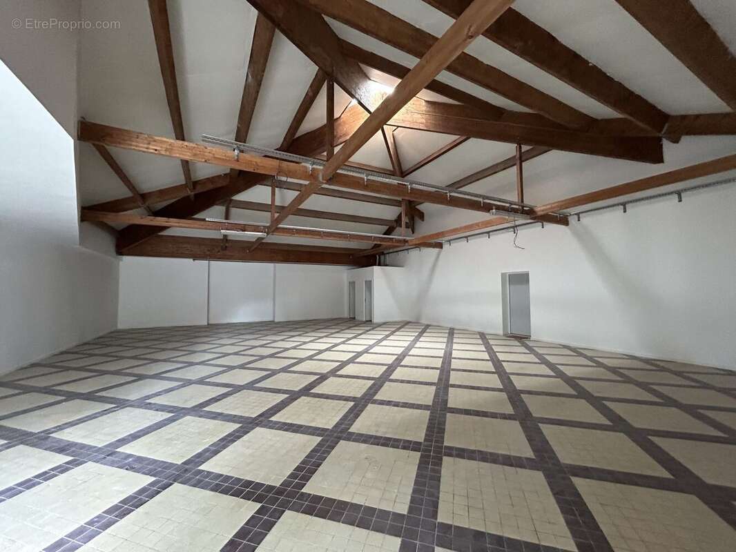 Commerce à LE PALAIS-SUR-VIENNE