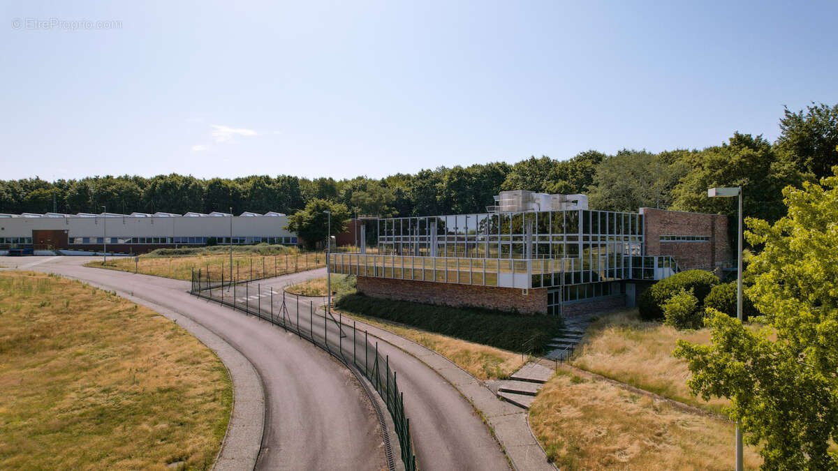 Commerce à VAL-DE-REUIL