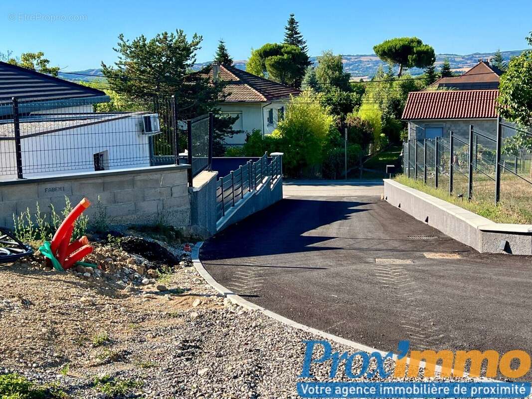 Terrain à SAINT-ETIENNE-DE-SAINT-GEOIRS