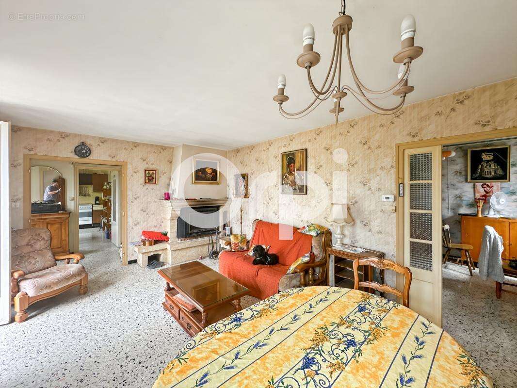 Maison à RUOMS