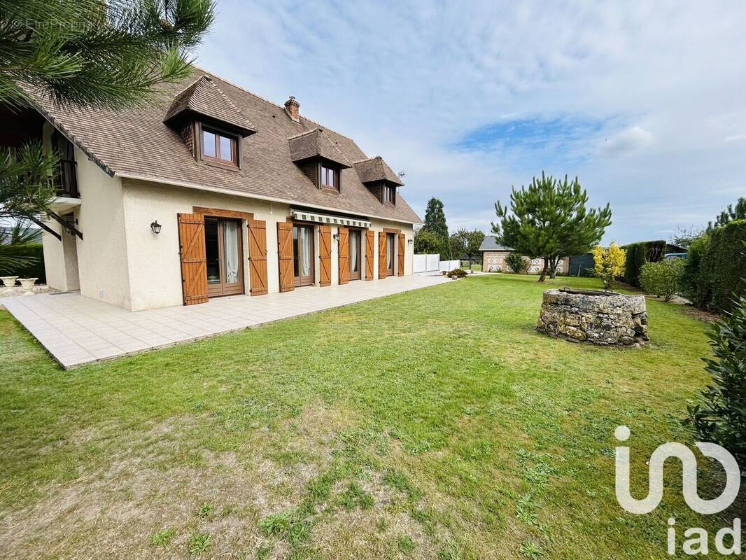 Maison 8 pièces 167 m² · à Notre-Dame-de-Bliquetuit · 167 m² · 297 000 €