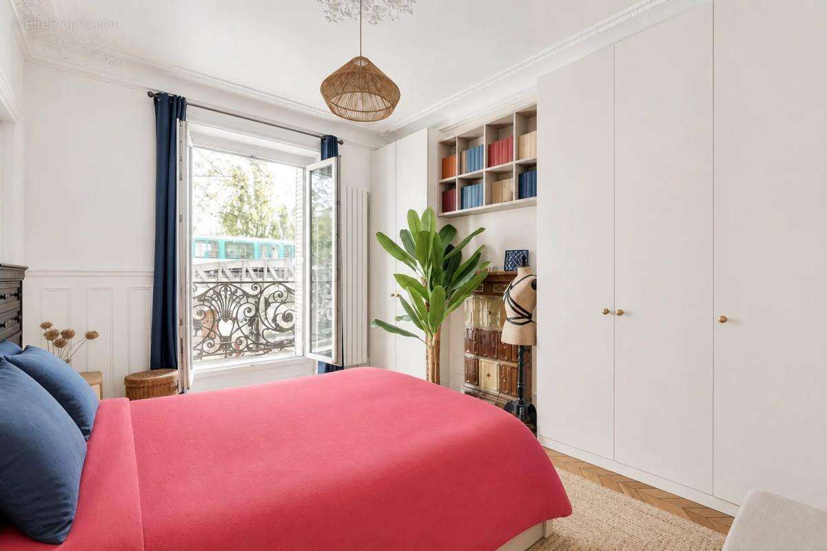 Appartement à PARIS-10E