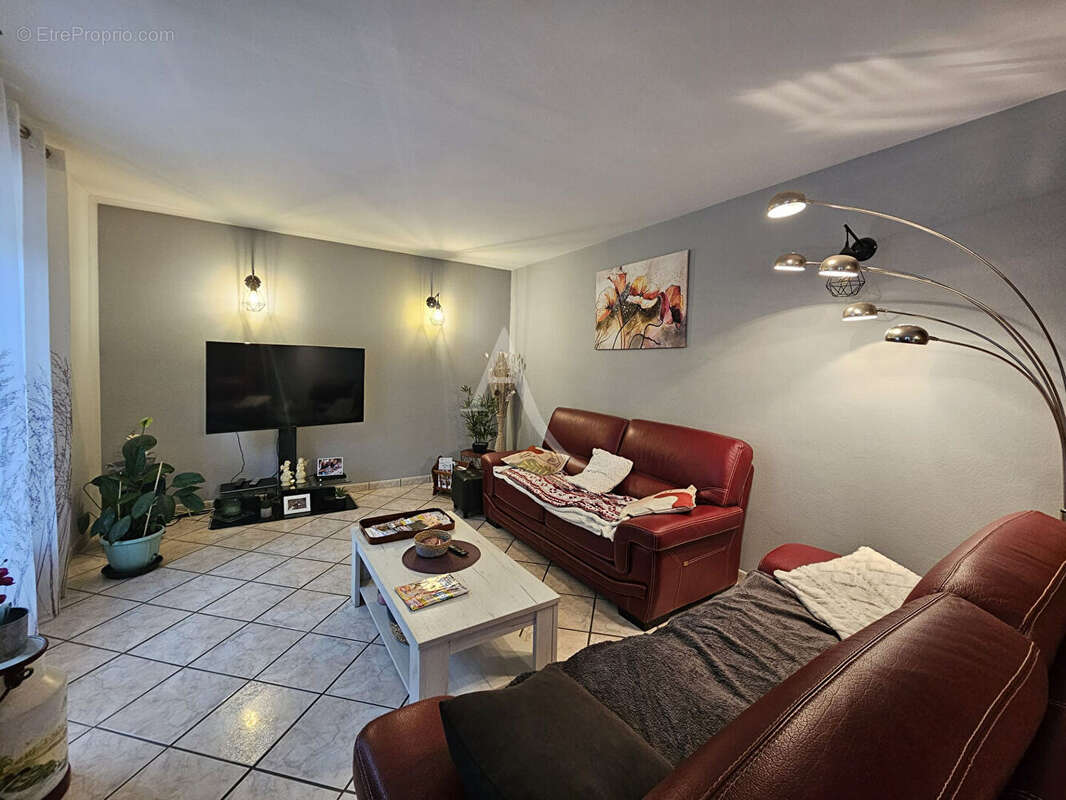 Maison à LUZILLE