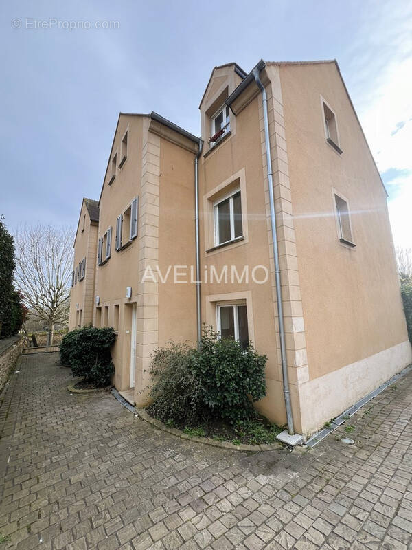 Maison à LA QUEUE-LES-YVELINES