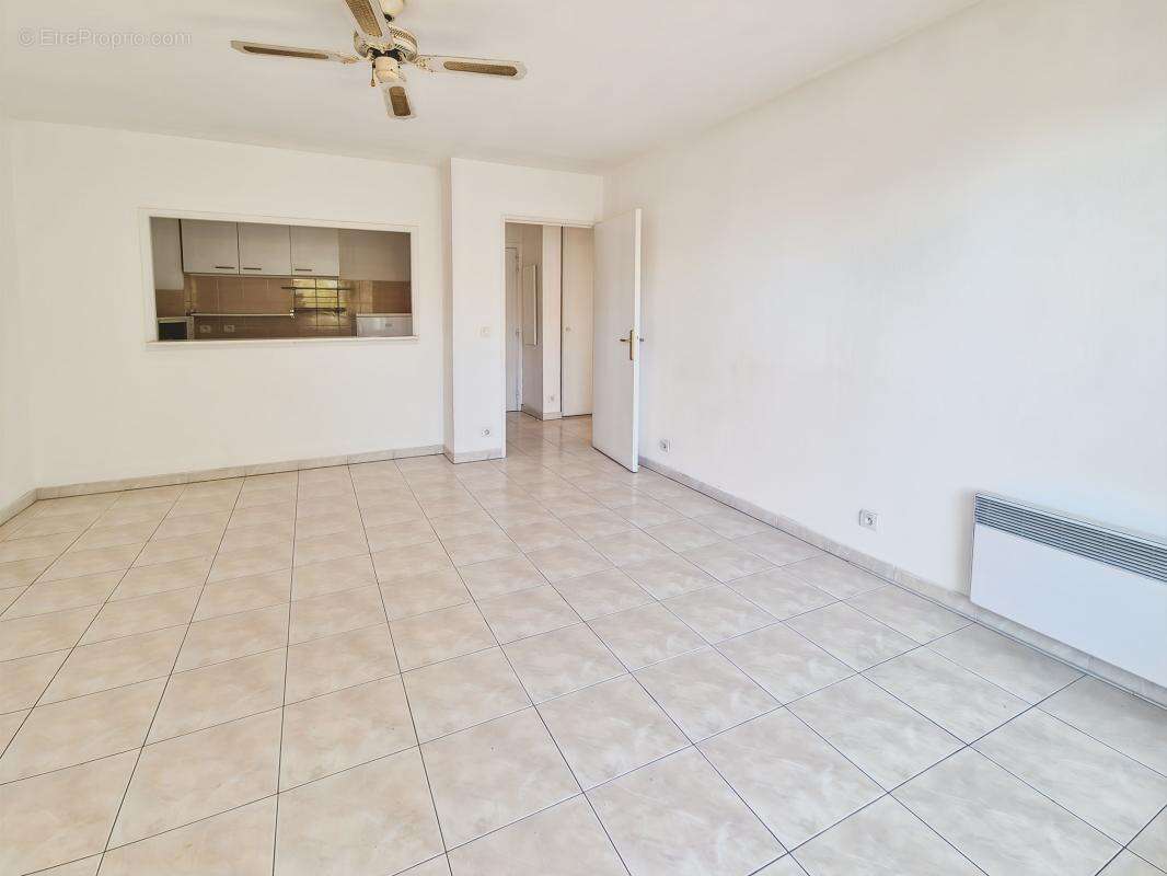 Appartement à SAINT-LAURENT-DU-VAR