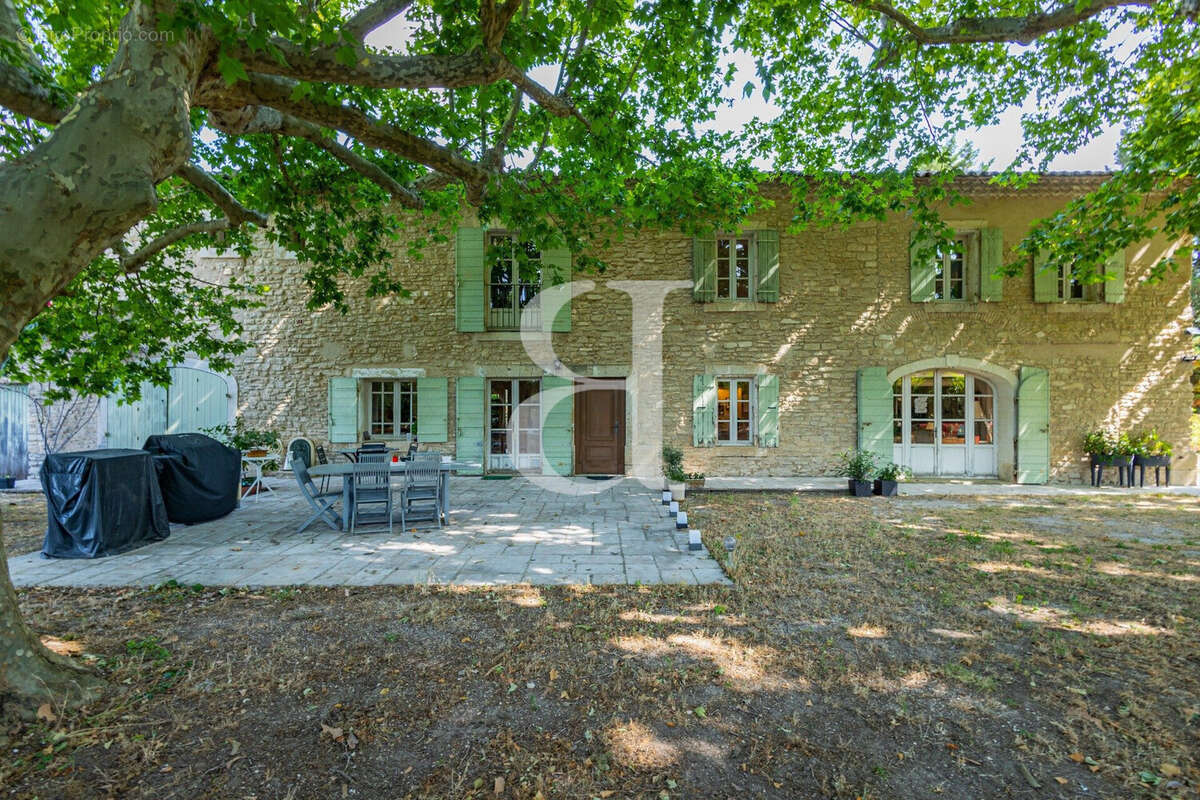 Maison à L'ISLE-SUR-LA-SORGUE