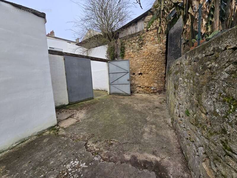 Maison à vendre 8 pièces LA ROCHE SUR YON (85) - photo 4