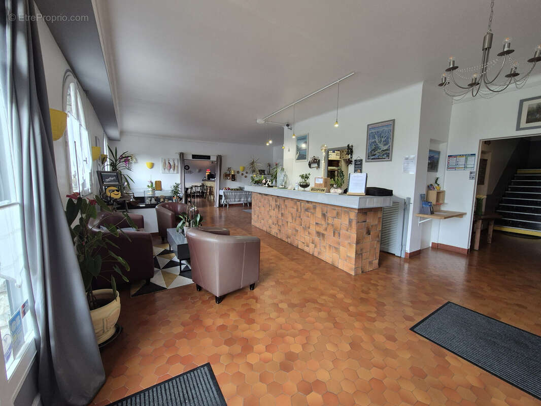 Commerce à LAMARQUE-PONTACQ