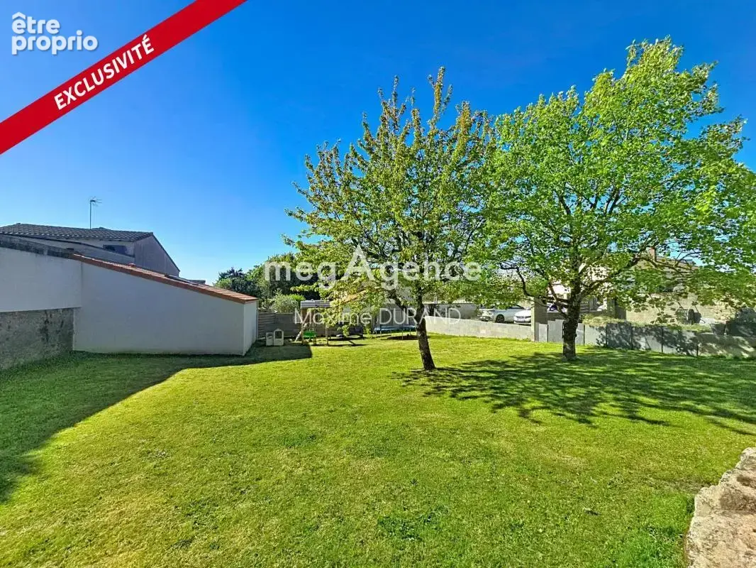 Maison de caractère avec grand terrain et studio avec revenu locatif - photo 2