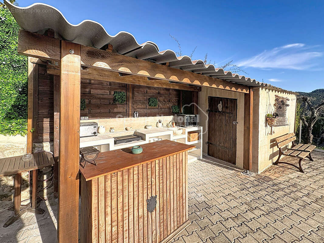 Maison à BAGNOLS-EN-FORET