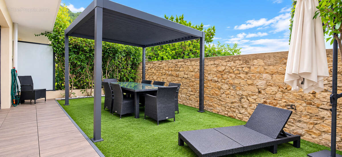 EXCLUSIVITE - Grand 2 pièces en rez de jardin + garage - photo 8