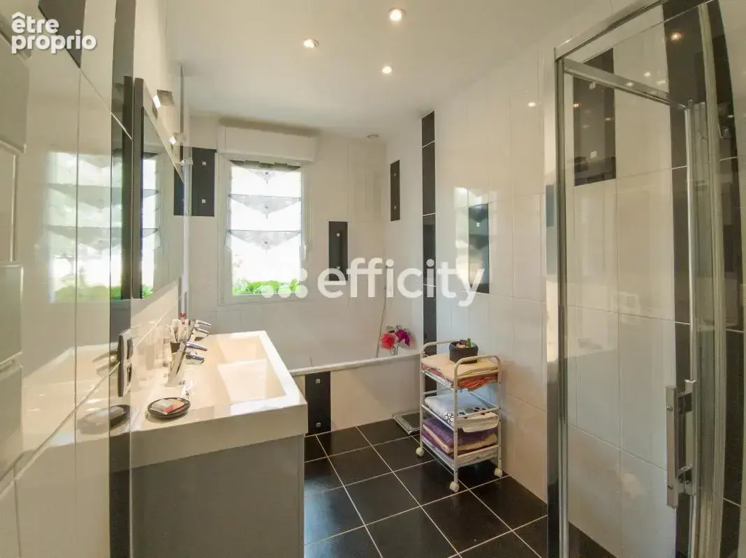 Maison 124 m² à Saint-Lo  - photo 10