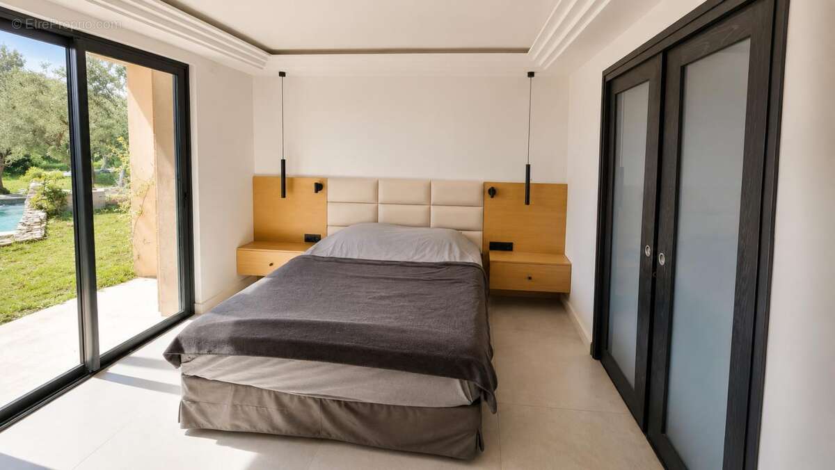 Claviers , Var . Villa contemporaine avec vue dégagée, piscine et terrain de 5800 m² - photo 10