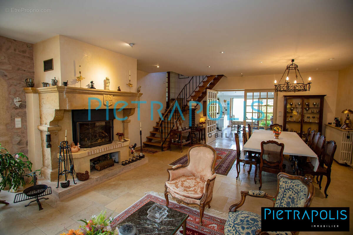 Maison à SAINT-AMOUR-BELLEVUE