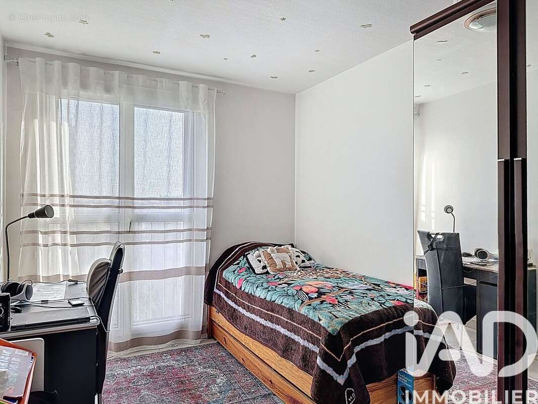 Photo 9 - Appartement à VILLENEUVE-LA-GARENNE