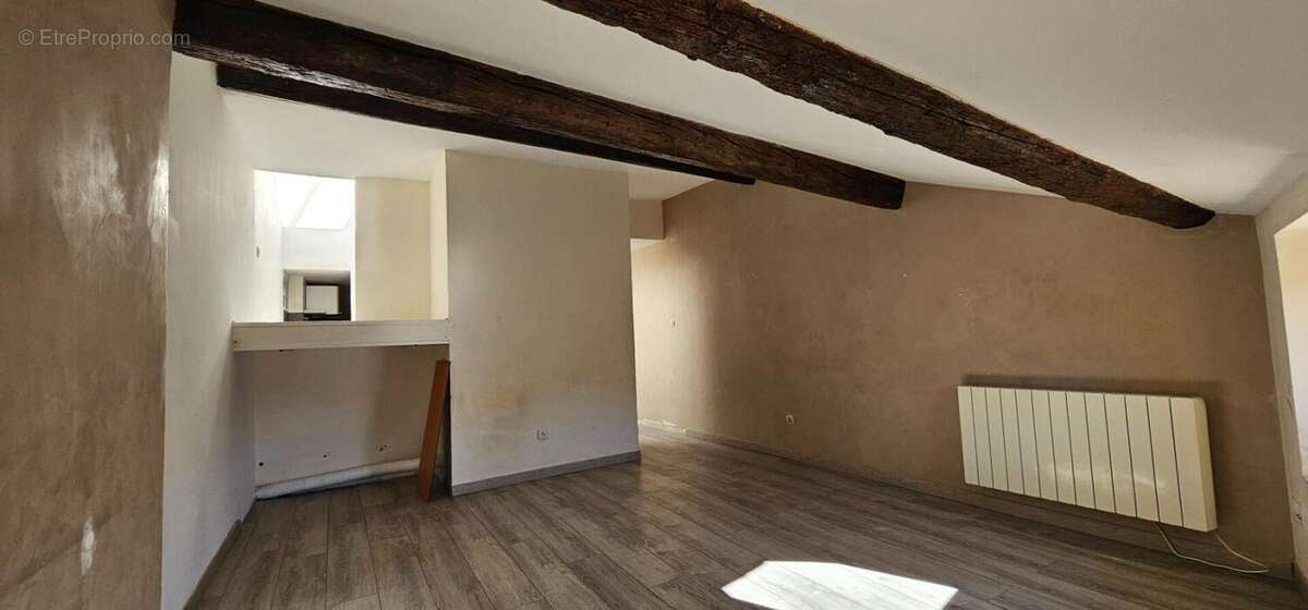 Duplex de caractère sous verrière zénithale - dernier étage - Perpignan La Réal - photo 2