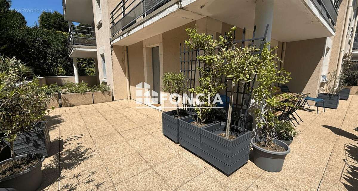Appartement RDC quartier Basilique rénové avec grande terrasse et vue Loire - photo 6