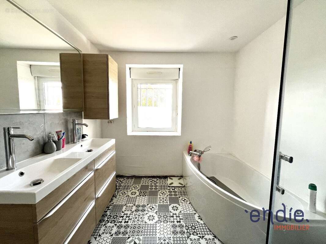 Maison à NEUVILLE-DE-POITOU