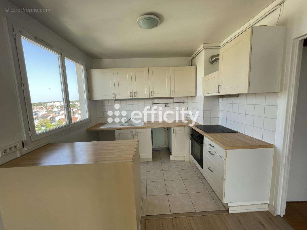 Appartement à PONTAULT-COMBAULT