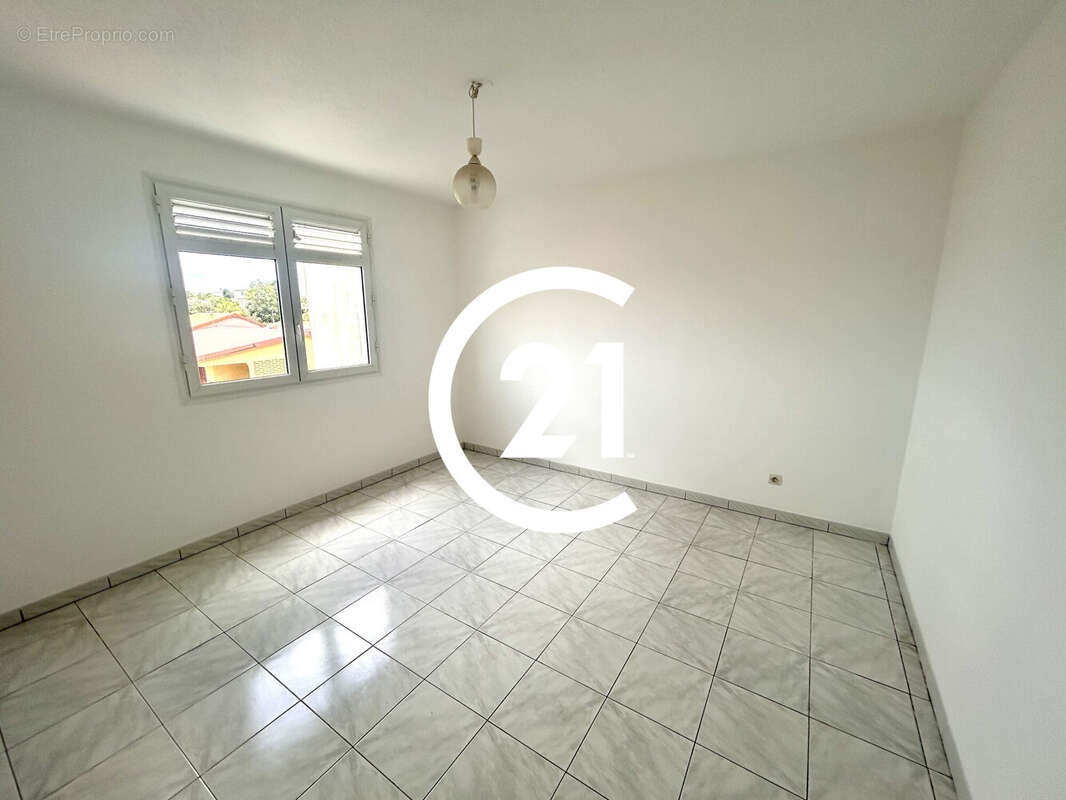 Appartement 68 m² à Le Lamentin  - photo 5