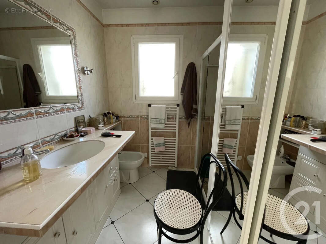 Maison à COUTRAS