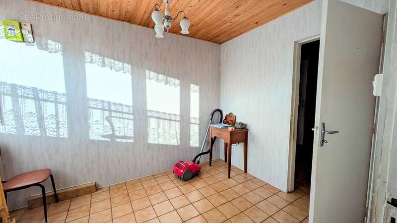 Maison à CHATEAUNEUF-DU-FAOU