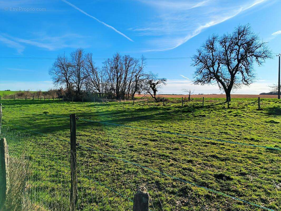 A SAISIR : ancien corps de ferme avec fort potentiel ! - photo 8