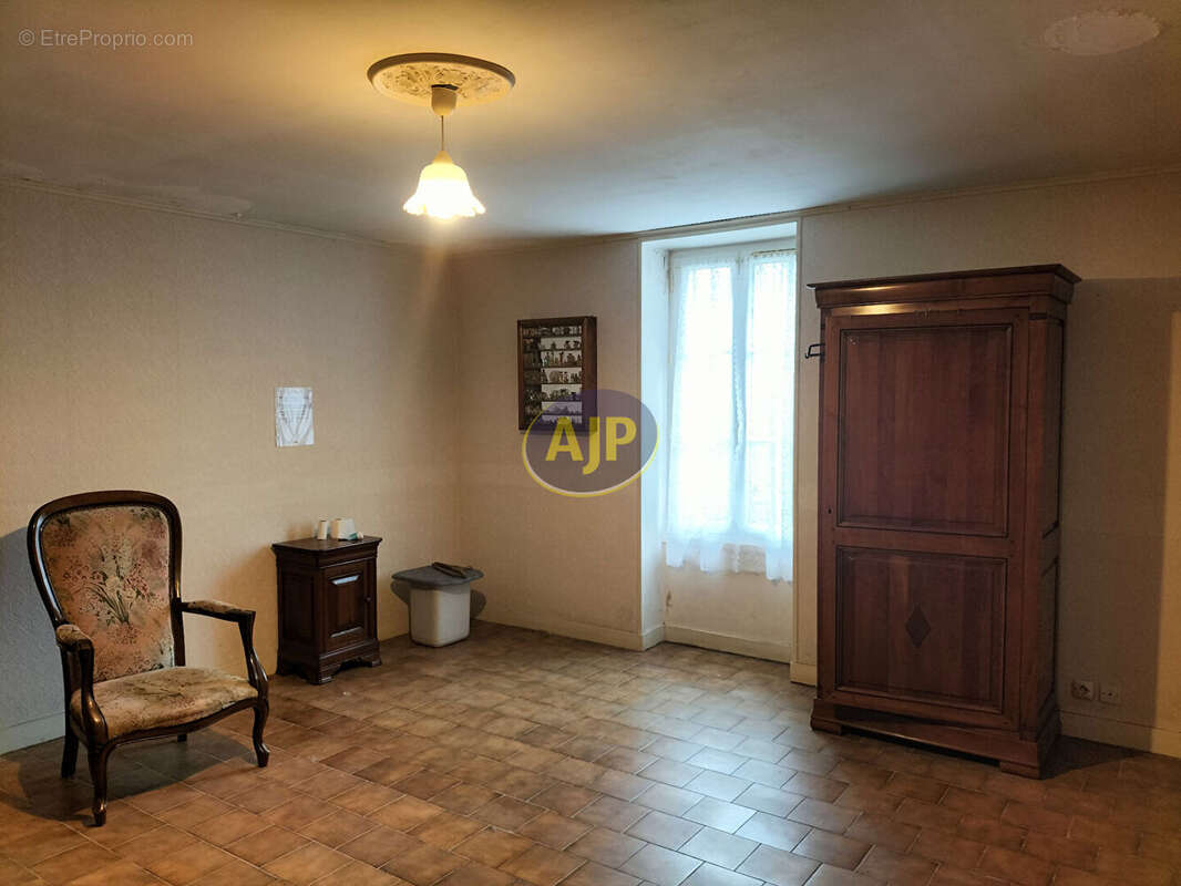 Maison à TONNAY-CHARENTE