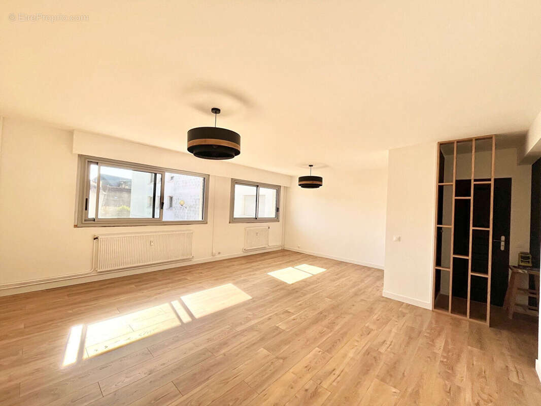 A VENDRE grand appartement Caen 4 pièce(s) 85 m2 - calme - sécurisé - proche centre ville - garage  fermé - cave - photo 3