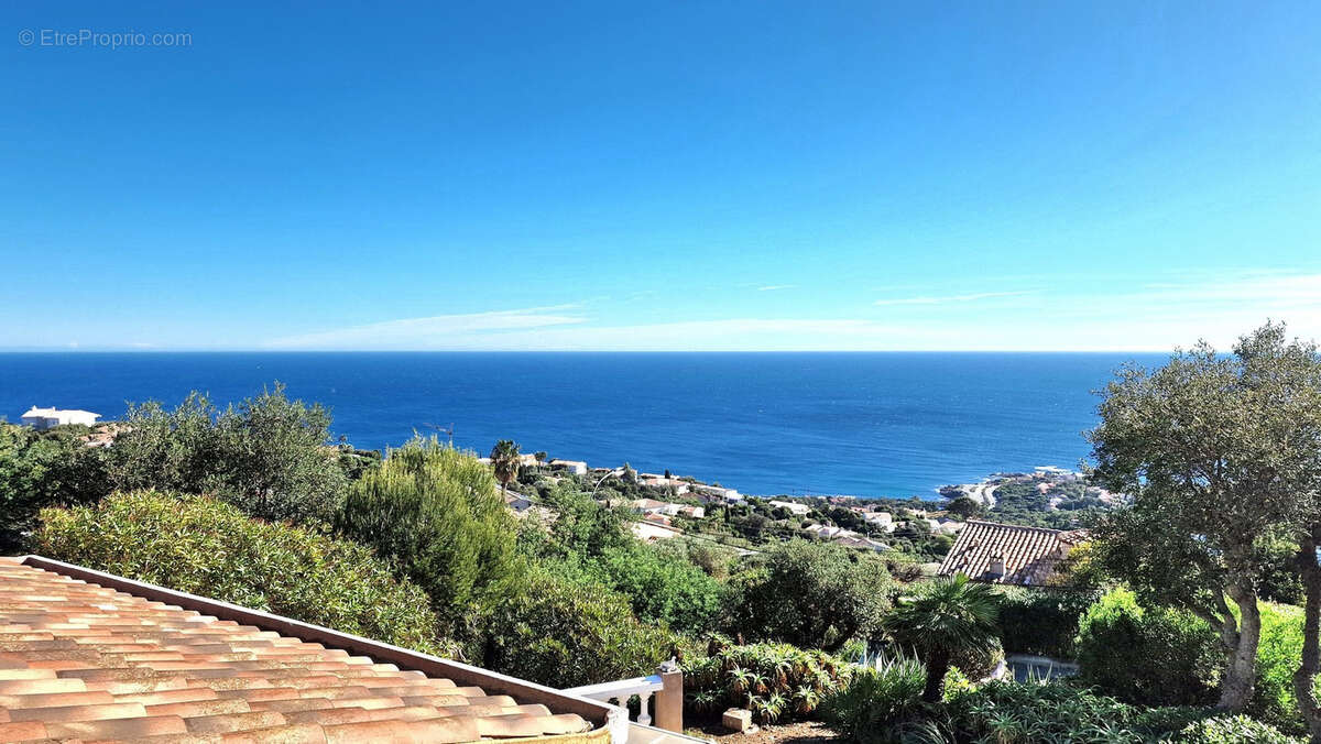 Maison à LES ISSAMBRES