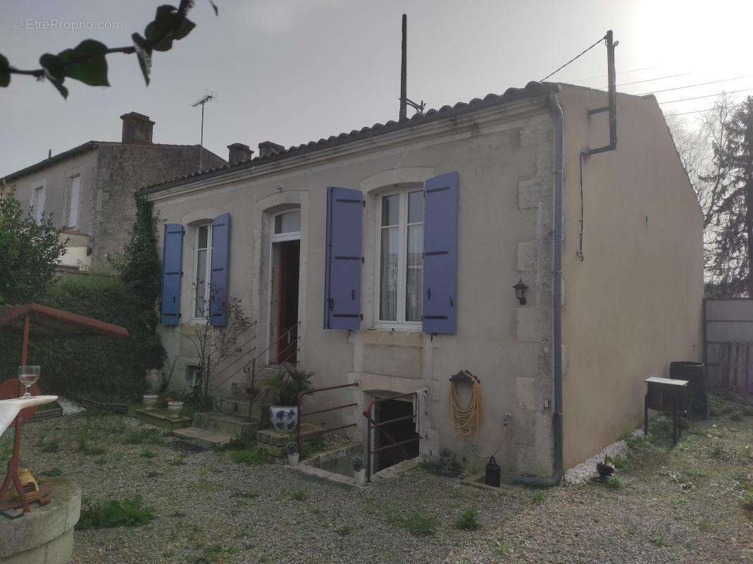 Maison à SAINT-JEAN-D'ANGELY