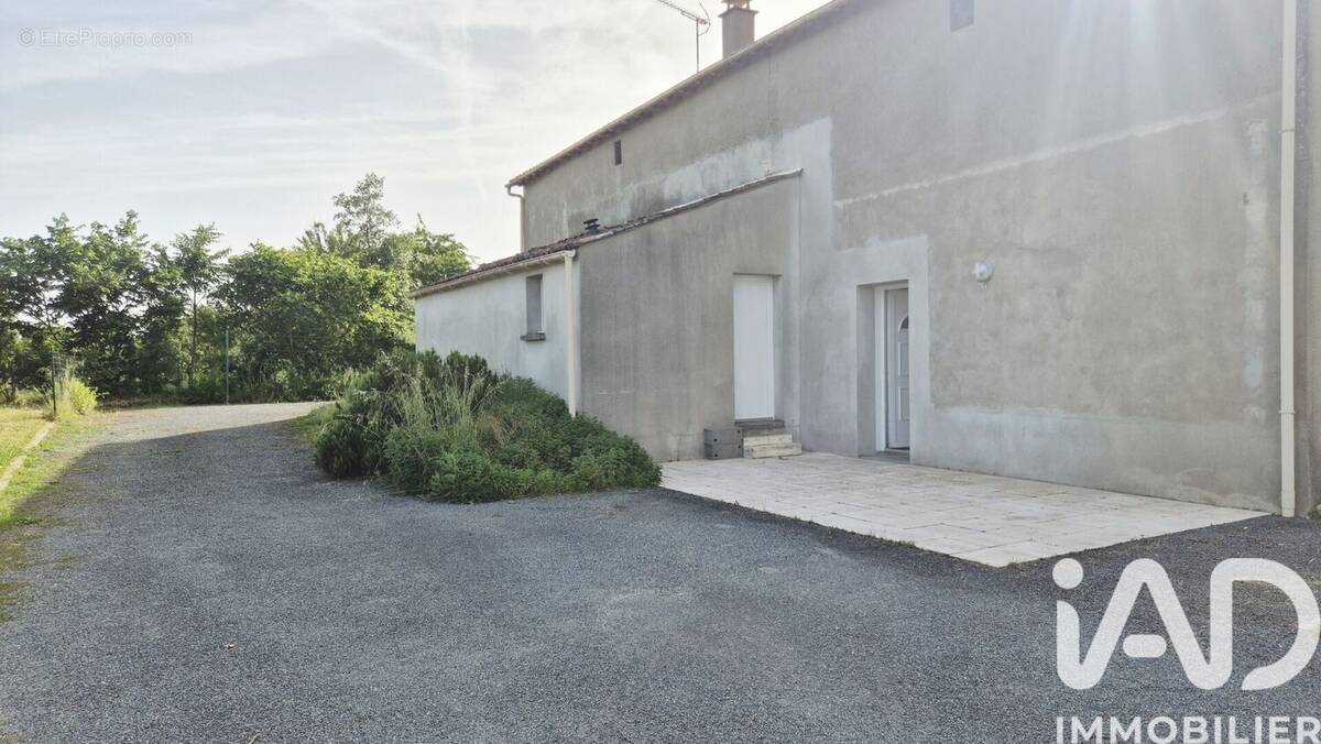 Photo 1 - Maison à LA TESSOUALLE