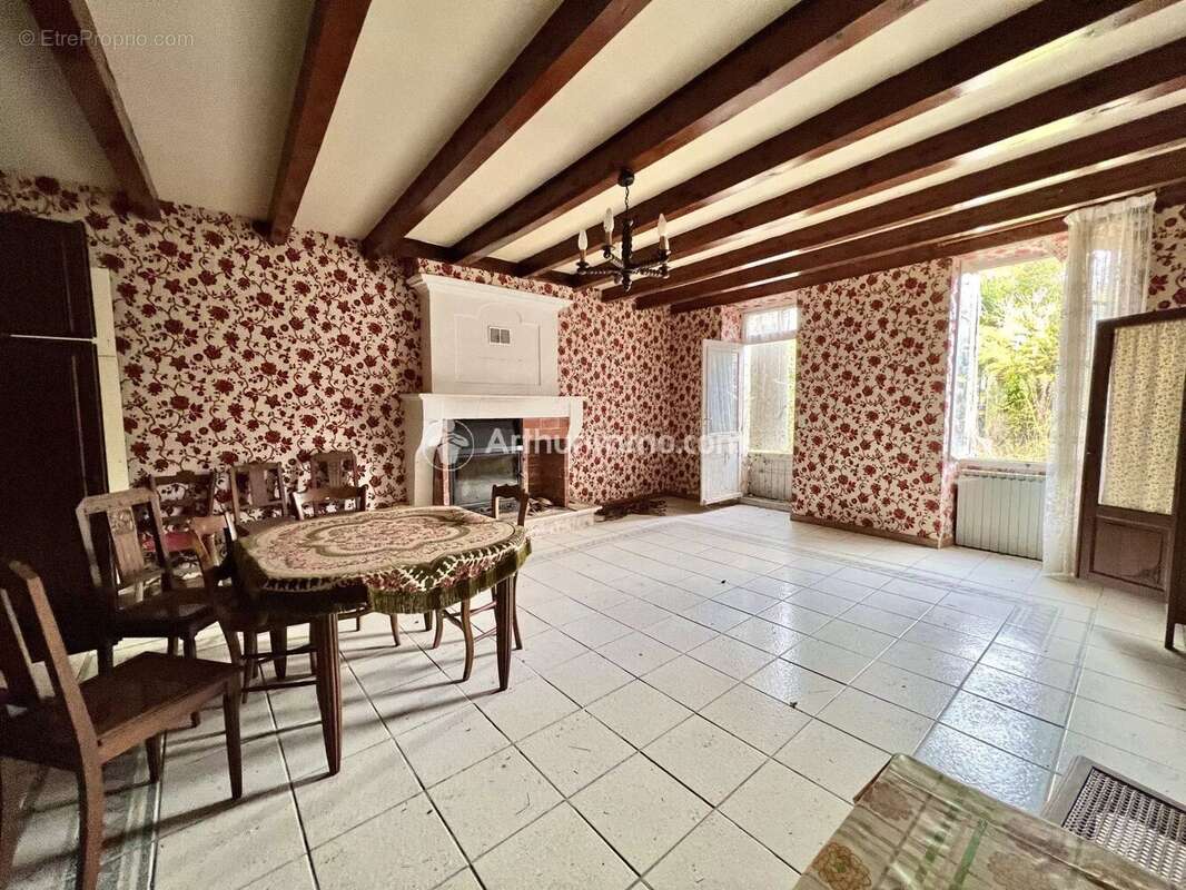 Maison à SAINT-HILAIRE-DE-VILLEFRANCHE