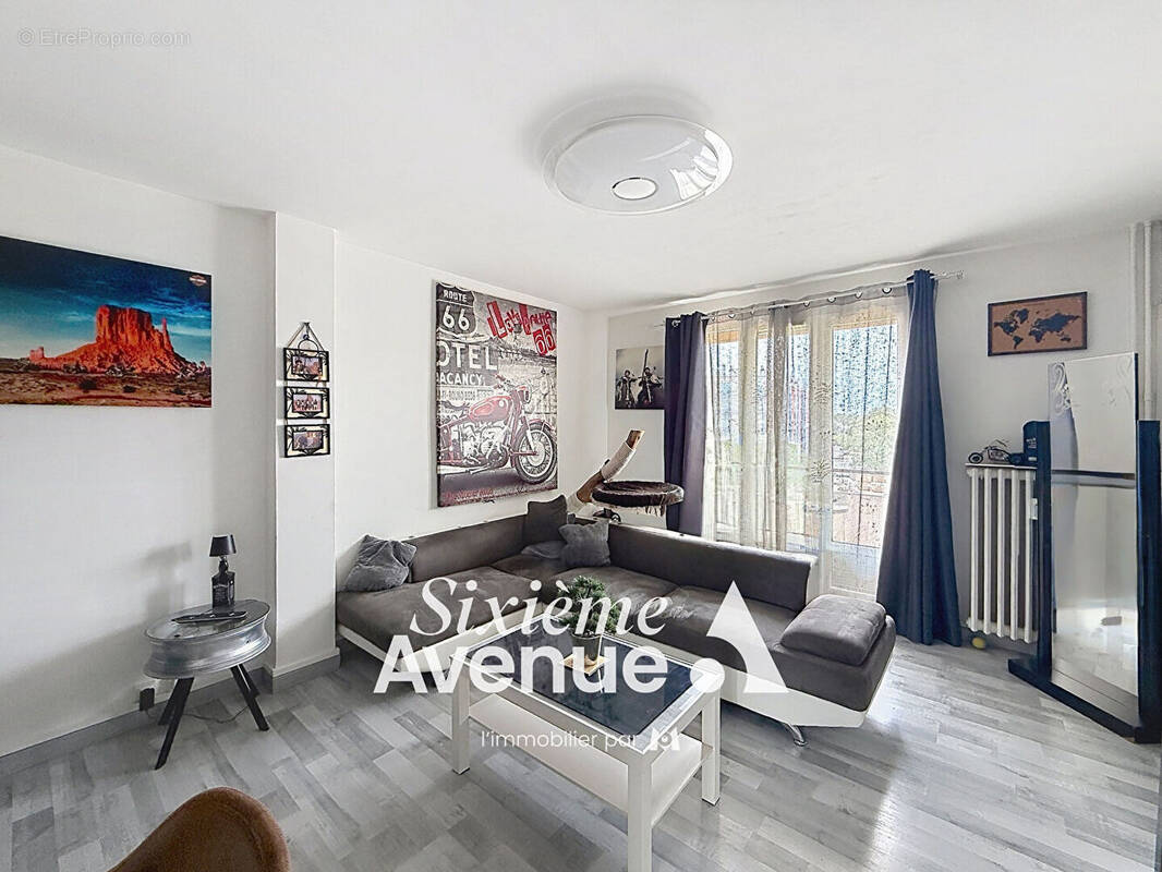 Appartement à DECINES-CHARPIEU
