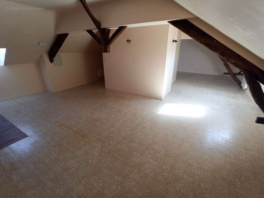 Commerce à AIXE-SUR-VIENNE