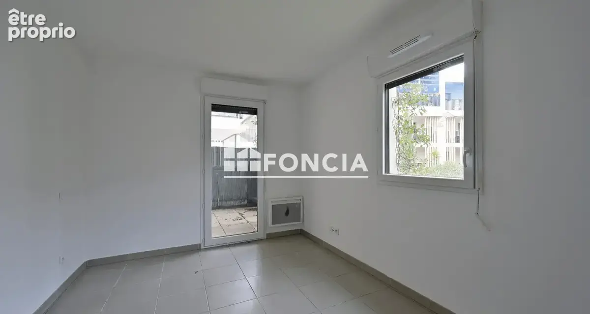 Coup de coeur assuré pour ce T2 avec double balcon et parking - photo 10